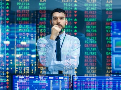 Cổ phiếu thuộc nhóm ngành dầu khí và chứng khoán đang được nhiều nhà đầu tư quan tâm.